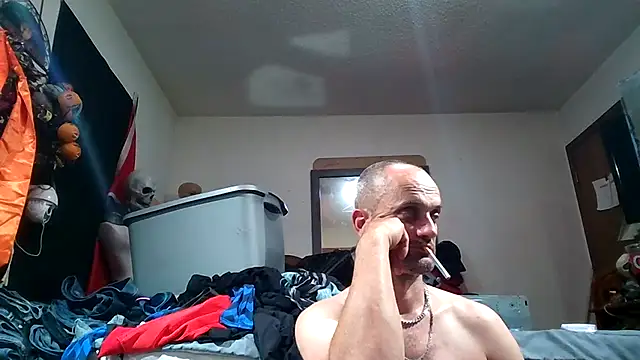 Snapshot of slinginbigD chatting on July 11, 10:32 pm slinginbigD online show from July 11, 10:32 pm