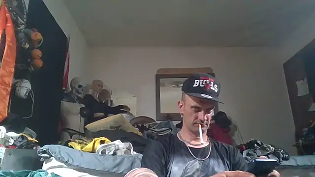 Snapshot of slinginbigD chatting on July 18, 6:00 am slinginbigD online show from July 18, 6:00 am
