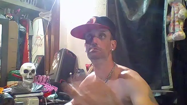 Snapshot of slinginbigD chatting on October 6, 12:23 am slinginbigD online show from October 6, 12:23 am