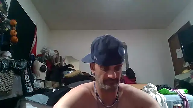 Snapshot of slinginbigD chatting on July 9, 9:43 am slinginbigD online show from July 9, 9:43 am