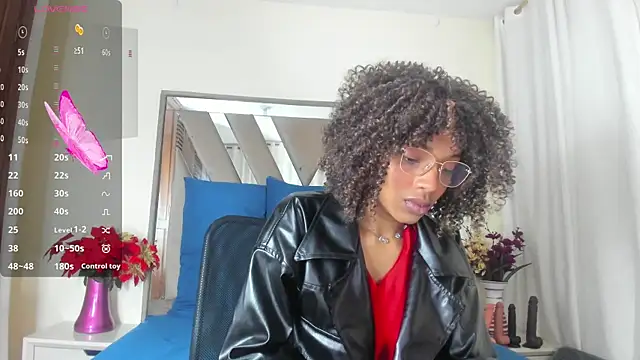 Snapshot of sara_williams01 chatting on March 22, 12:46 pm sara williams01 online show from March 22, 12:46 pm