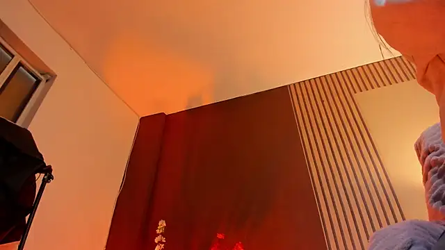 Little Ivy online show from April 7, 8:10 pm