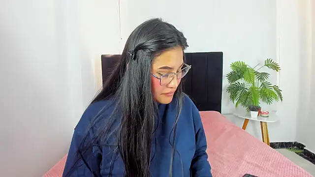 Snapshot of Little_Ivy chatting on November 28, 3:45 pm Little Ivy online show from November 28, 3:45 pm