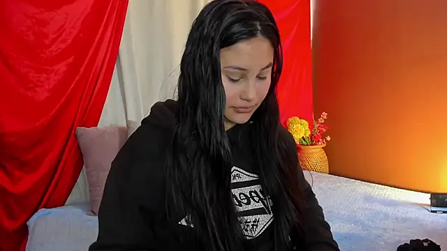 Snapshot of Little_Ivy chatting on November 6, 7:07 pm Little Ivy online show from November 6, 7:07 pm