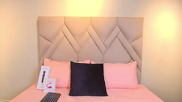 Isis Osman online show from April 8, 7:59 pm