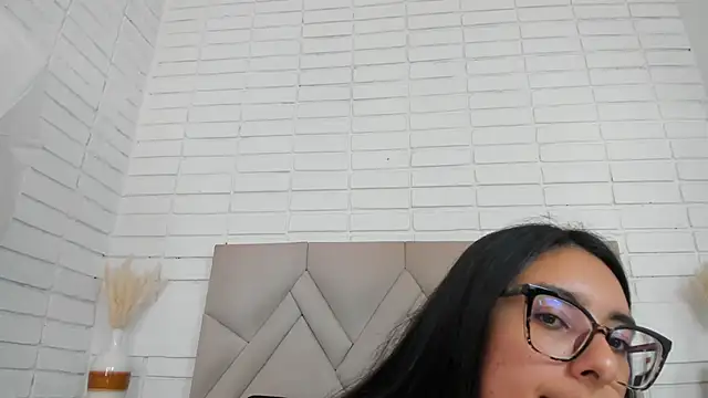 Isis Osman online show from October 28, 7:02 pm