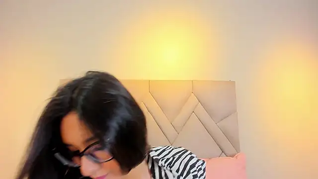 Isis Osman online show from March 7, 7:19 pm