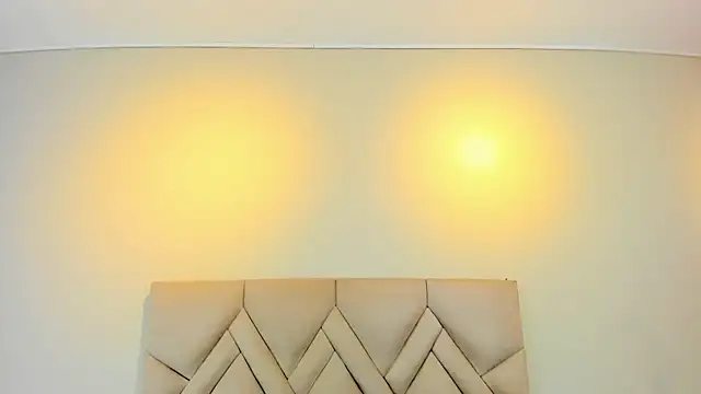 Isis Osman online show from February 5, 7:10 pm