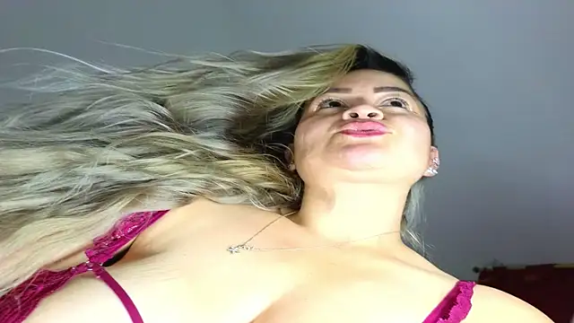 scarletteowens online show from March 24, 9:15 pm