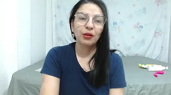 anybellucci43 online show from March 18, 5:23 am