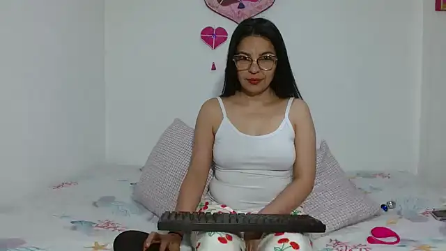 anybellucci43 online show from February 2, 4:44 am