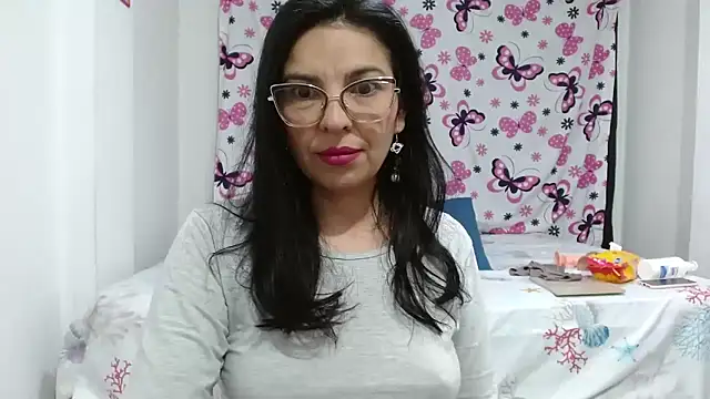 anybellucci43 online show from February 9, 9:37 am