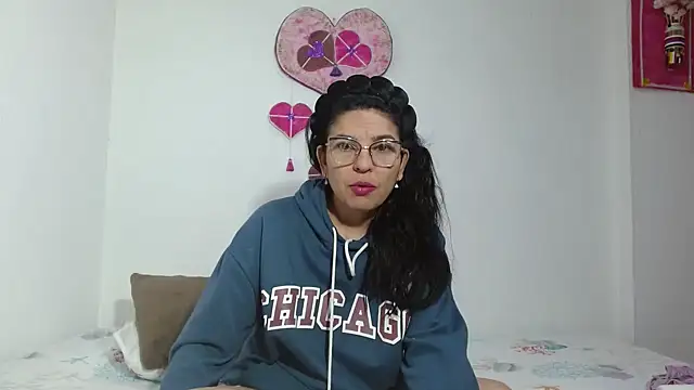 anybellucci43 online show from November 12, 4:05 am