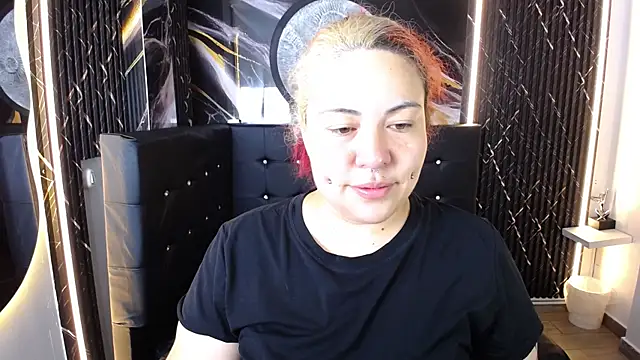 Bruja  Scarlata online show from November 7, 9:47 am