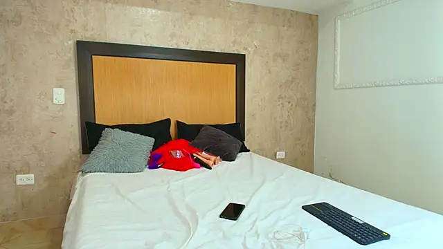 Snapshot of mialopez52 chatting on February 27, 8:09 pm mialopez52 online show from February 27, 8:09 pm