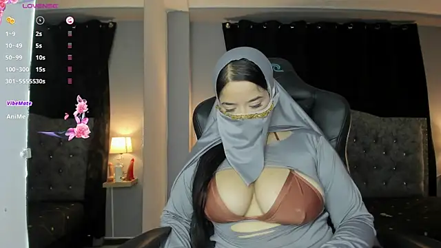 Snapshot of janna_isa chatting on May 2, 9:09 pm janna isa online show from May 2, 9:09 pm