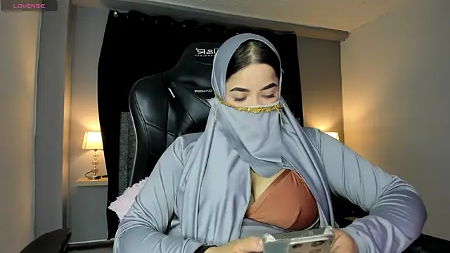 janna isa online show from April 1, 10:39 pm