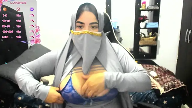 janna isa online show from October 25, 9:15 pm