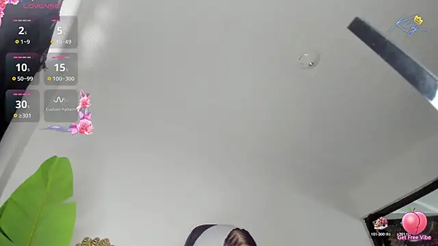 Snapshot of janna_isa chatting on July 9, 6:18 pm janna isa online show from July 9, 6:18 pm