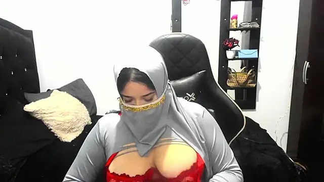 janna isa online show from October 28, 2:01 am