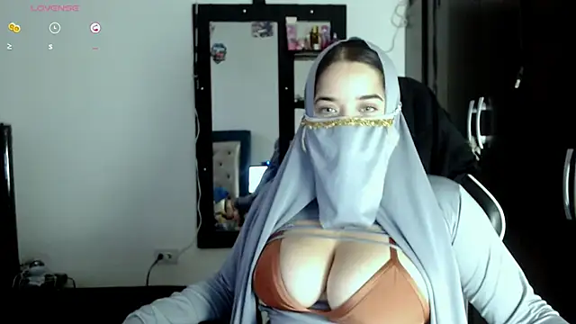 Snapshot of janna_isa chatting on September 10, 8:19 pm janna isa online show from September 10, 8:19 pm