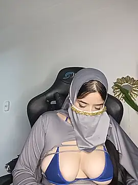 Snapshot of janna_isa chatting on July 13, 6:51 pm janna isa online show from July 13, 6:51 pm