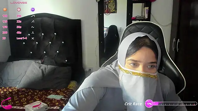 janna isa online show from December 15, 7:31 pm