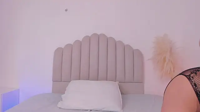 Snapshot of valerysantos_ chatting on July 13, 12:04 pm valerysantos online show from July 13, 12:04 pm