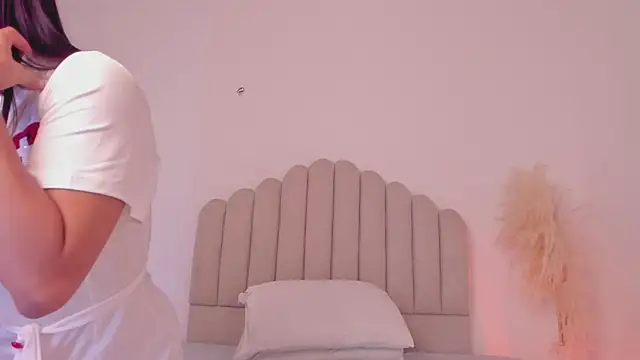 Snapshot of valerysantos_ chatting on June 24, 12:15 pm valerysantos online show from June 24, 12:15 pm