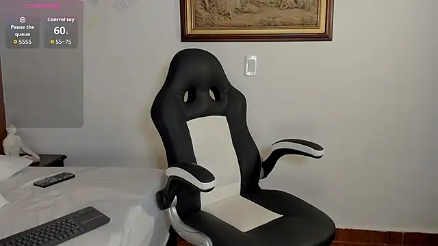 Wendy Marchall online show from November 6, 8:02 pm