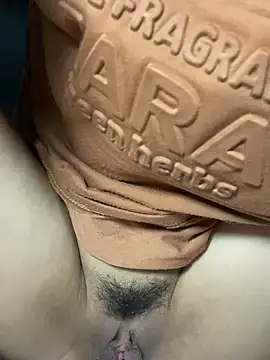 Snapshot of Boi_Boi2x chatting on February 24, 2:40 am Boi Boi2x online show from February 24, 2:40 am