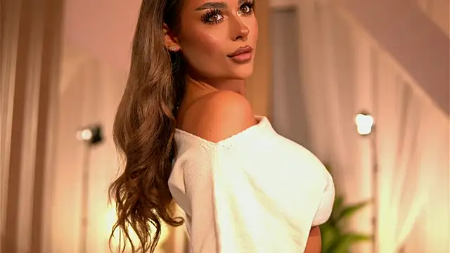 YasmineShaw online show from September 9, 10:41 pm