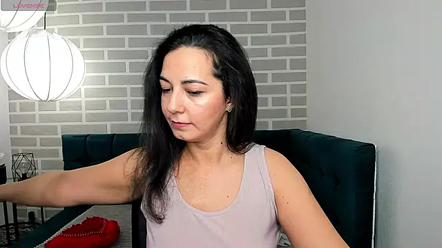 Snapshot of Linda_Insatiable chatting on November 3, 1:22 am Linda Insatiable online show from November 3, 1:22 am