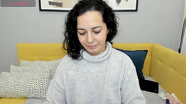 Snapshot of Linda_Insatiable chatting on November 15, 1:31 am Linda Insatiable online show from November 15, 1:31 am