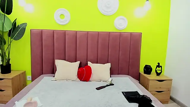 Linda Insatiable online show from April 12, 1:31 am