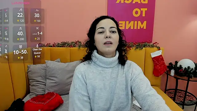 Snapshot of Linda_Insatiable chatting on December 4, 1:37 am Linda Insatiable online show from December 4, 1:37 am