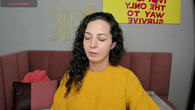 Snapshot of Linda_Insatiable chatting on March 6, 1:37 am Linda Insatiable online show from March 6, 1:37 am