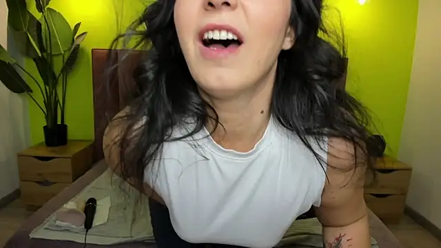 Linda Insatiable online show from May 3, 1:33 am