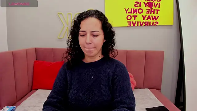 Snapshot of Linda_Insatiable chatting on November 17, 1:20 am Linda Insatiable online show from November 17, 1:20 am