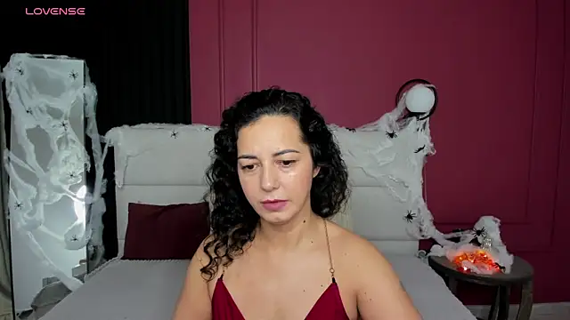 Snapshot of Linda_Insatiable chatting on October 22, 1:27 am Linda Insatiable online show from October 22, 1:27 am