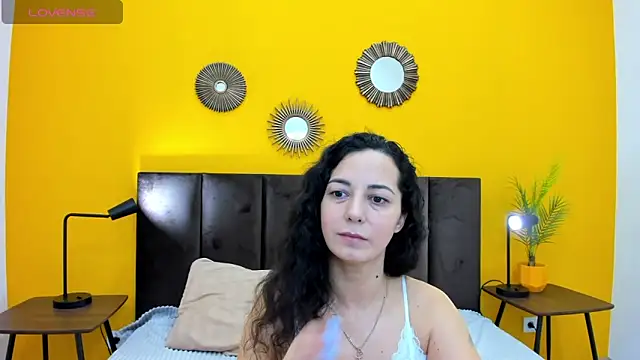 Snapshot of Linda_Insatiable chatting on February 13, 1:29 am Linda Insatiable online show from February 13, 1:29 am