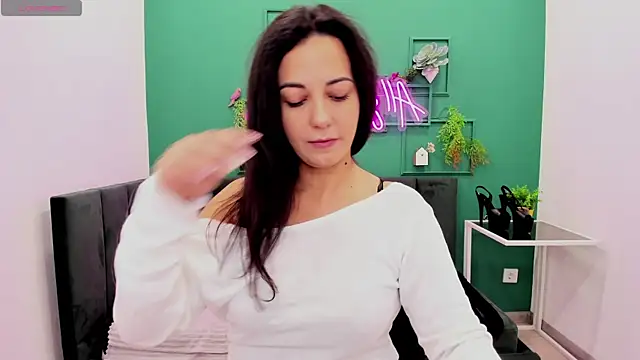 Snapshot of Linda_Insatiable chatting on November 28, 1:39 am Linda Insatiable online show from November 28, 1:39 am