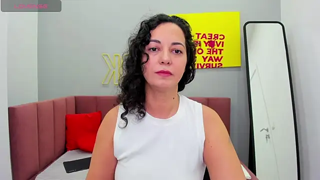 Snapshot of Linda_Insatiable chatting on November 27, 1:28 am Linda Insatiable online show from November 27, 1:28 am