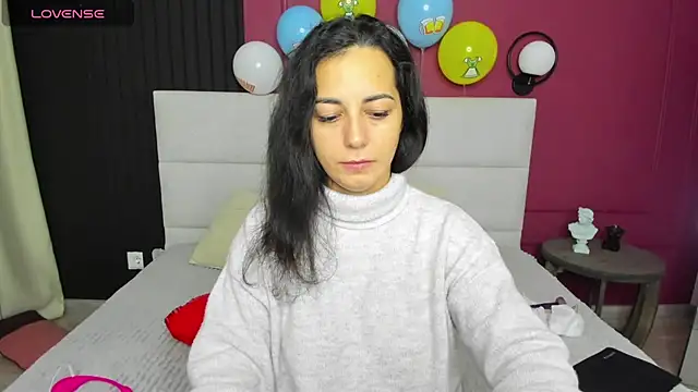 Snapshot of Linda_Insatiable chatting on October 3, 12:47 am Linda Insatiable online show from October 3, 12:47 am