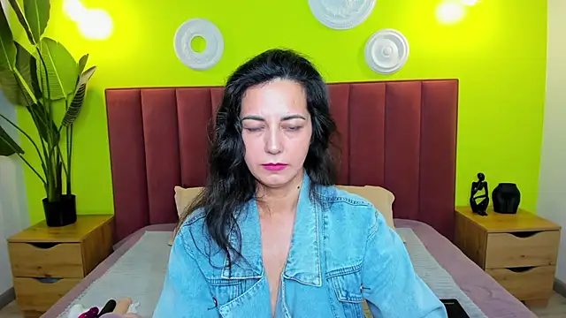 Linda Insatiable online show from May 4, 1:31 am