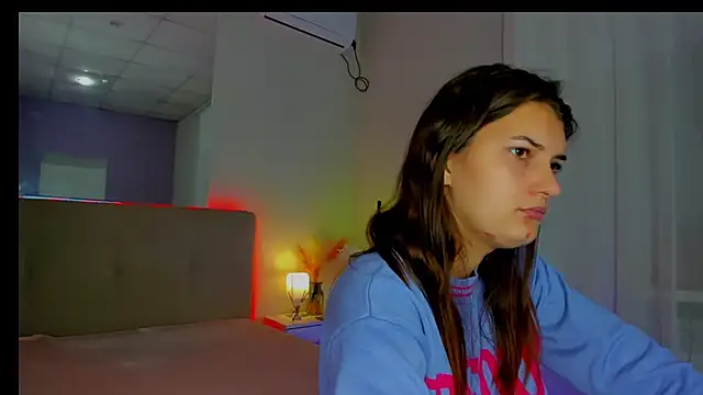 Laura Leee online show from October 10, 5:30 am