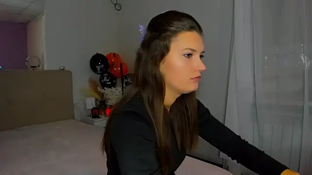 Laura Leee online show from November 2, 6:07 am