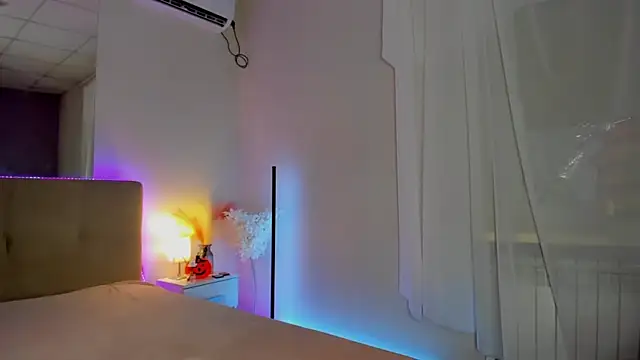 Laura Leee online show from October 15, 5:17 am