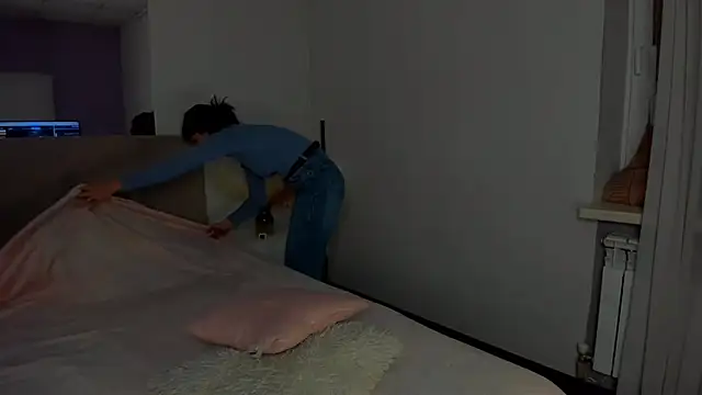 Laura Leee online show from March 17, 6:29 am