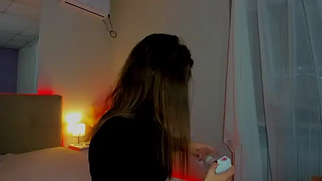 Laura Leee online show from October 5, 5:20 am